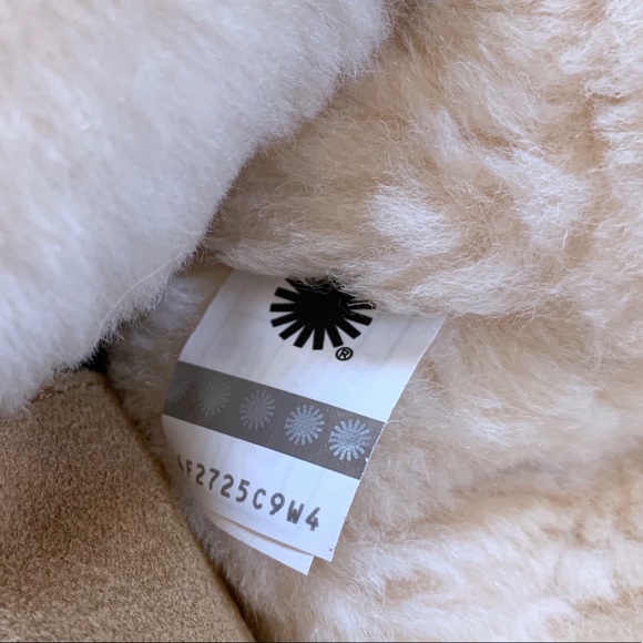 UGG Short Continuity Bow Boots In Chestnut - Picture 6 of 7